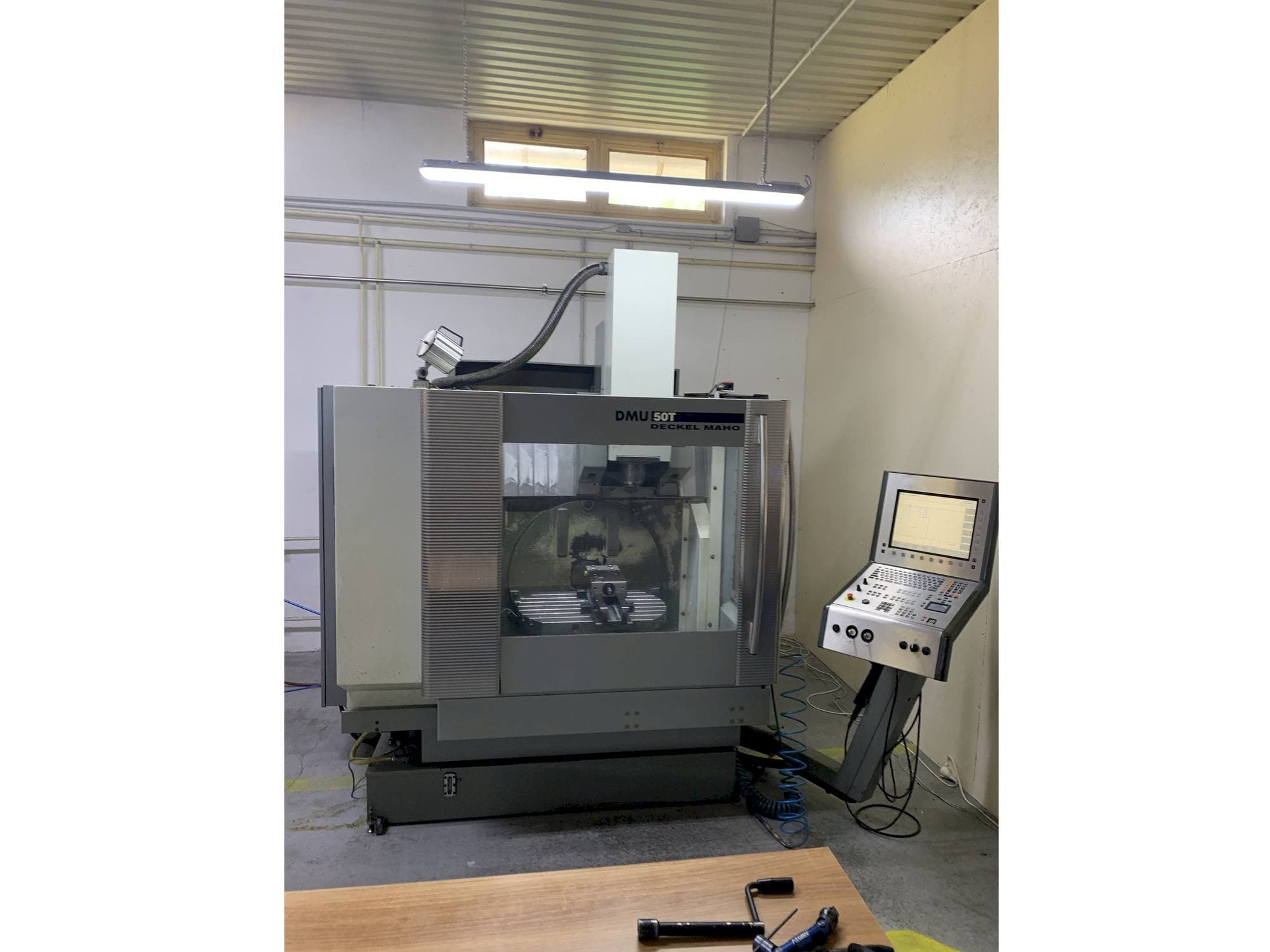 Vooraanzicht van DECKEL MAHO DMU 50T machine