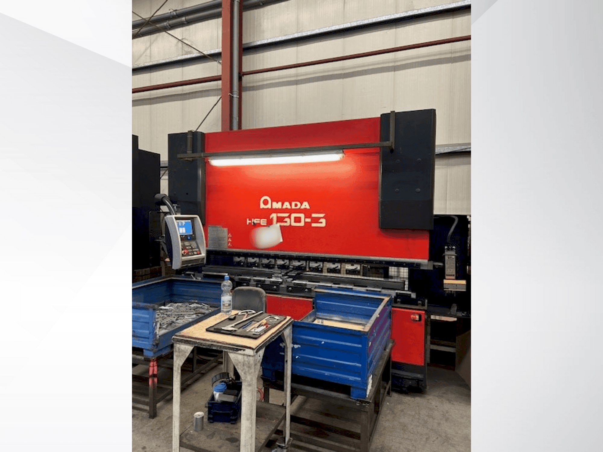 Vooraanzicht  van AMADA HFE 130-3  machine