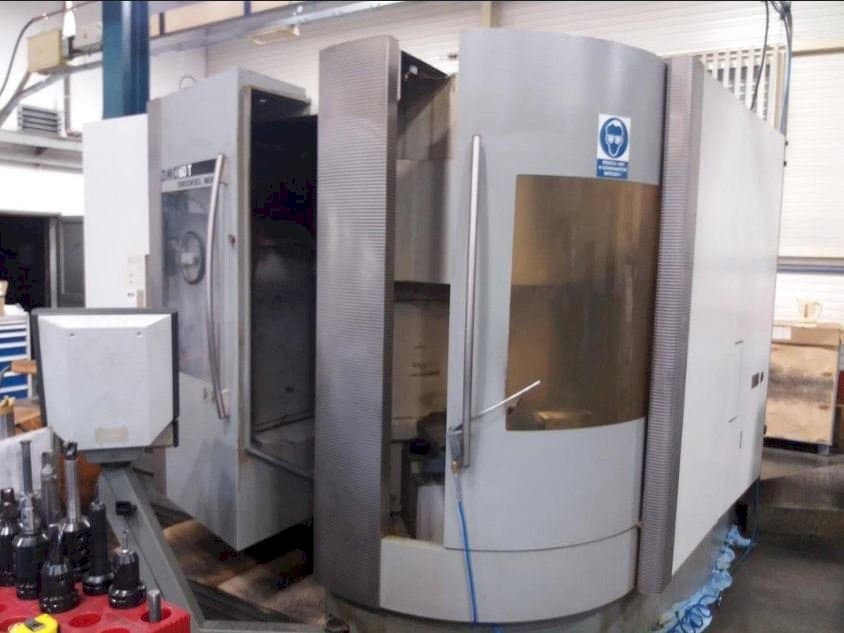 Vooraanzicht van DECKEL MAHO DMC 60T machine