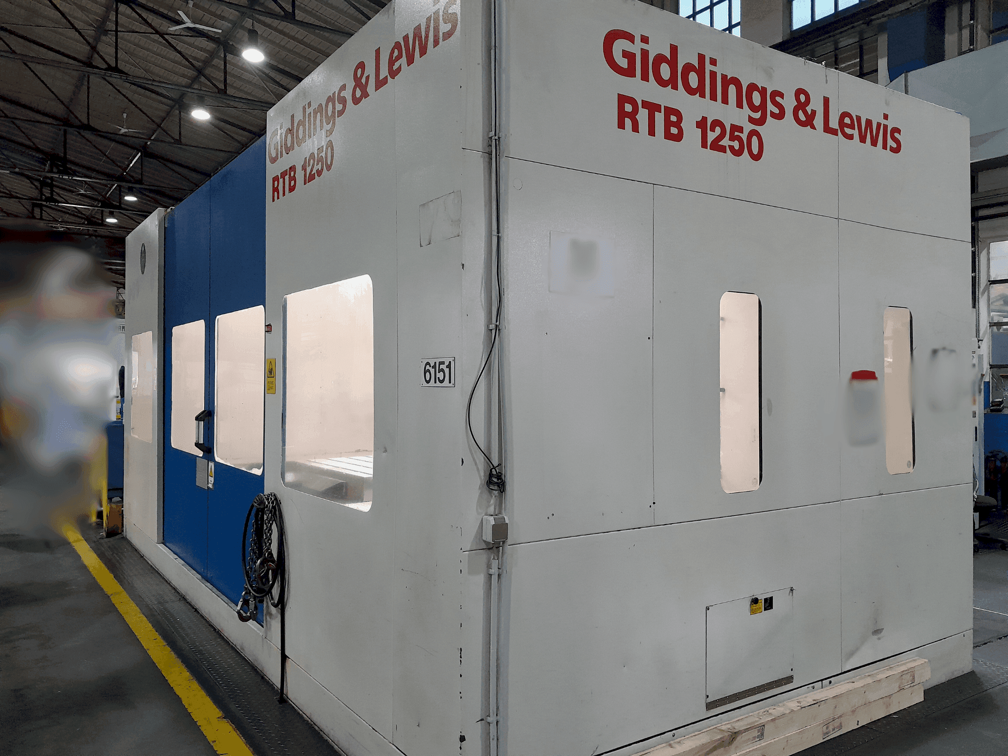 Vooraanzicht van GIDDINGS & LEWIS HMC 410 RTB 1250 machine