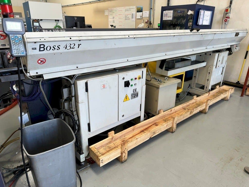 Links zicht van Citizen M-32 machine