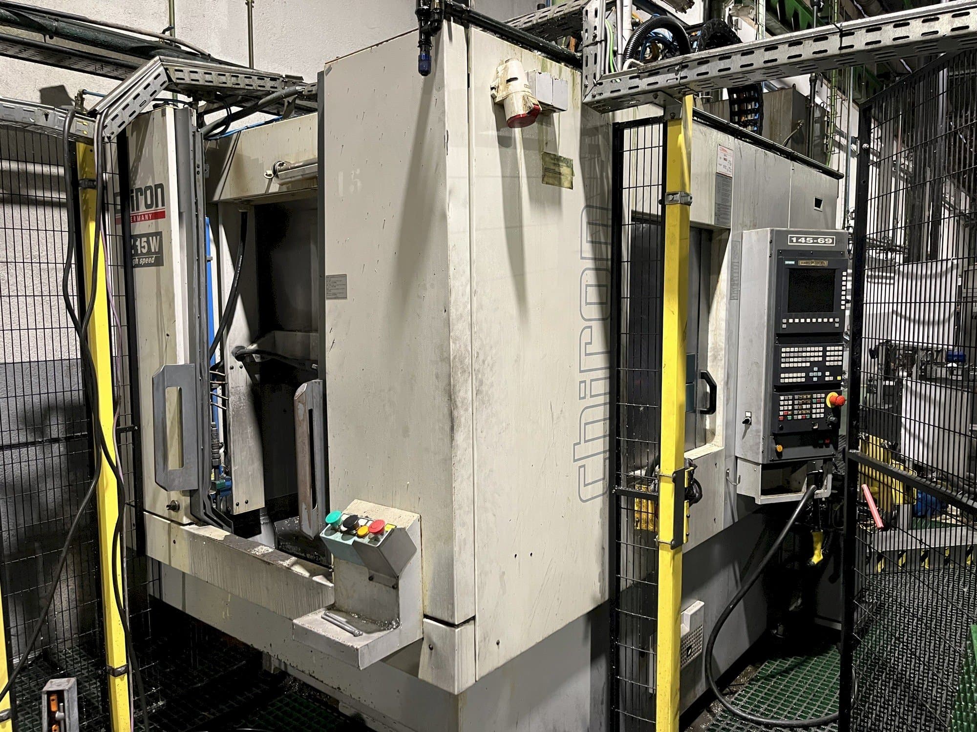 Vooraanzicht van CHIRON FZ15W machine