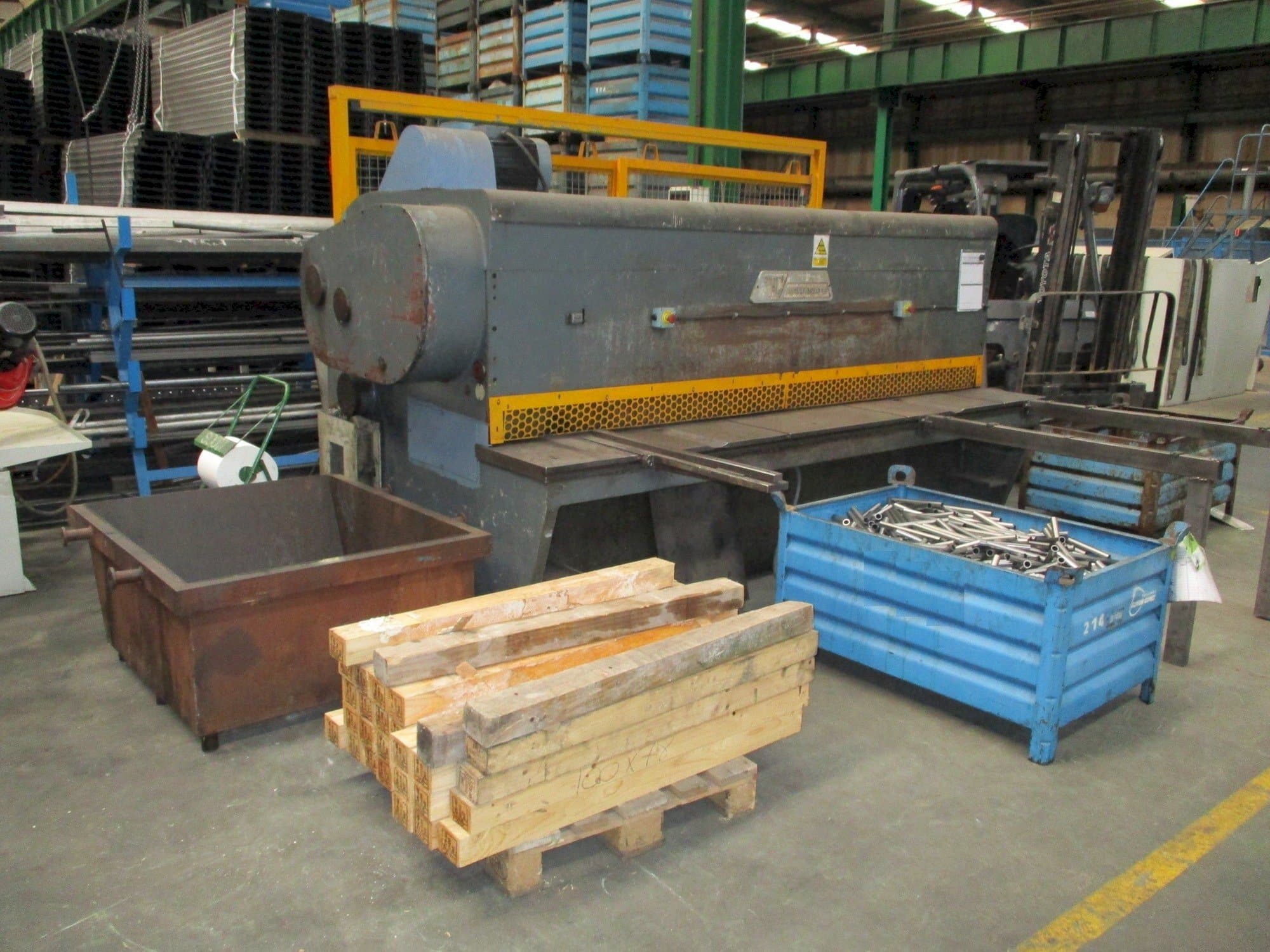 Vooraanzicht van Taci AC-10/30 machine