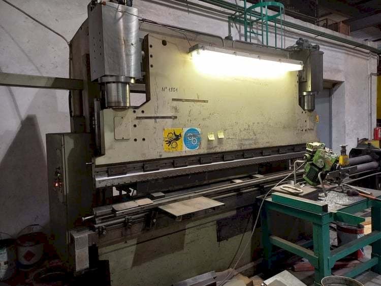 Vooraanzicht van DONEWELL HP3B machine