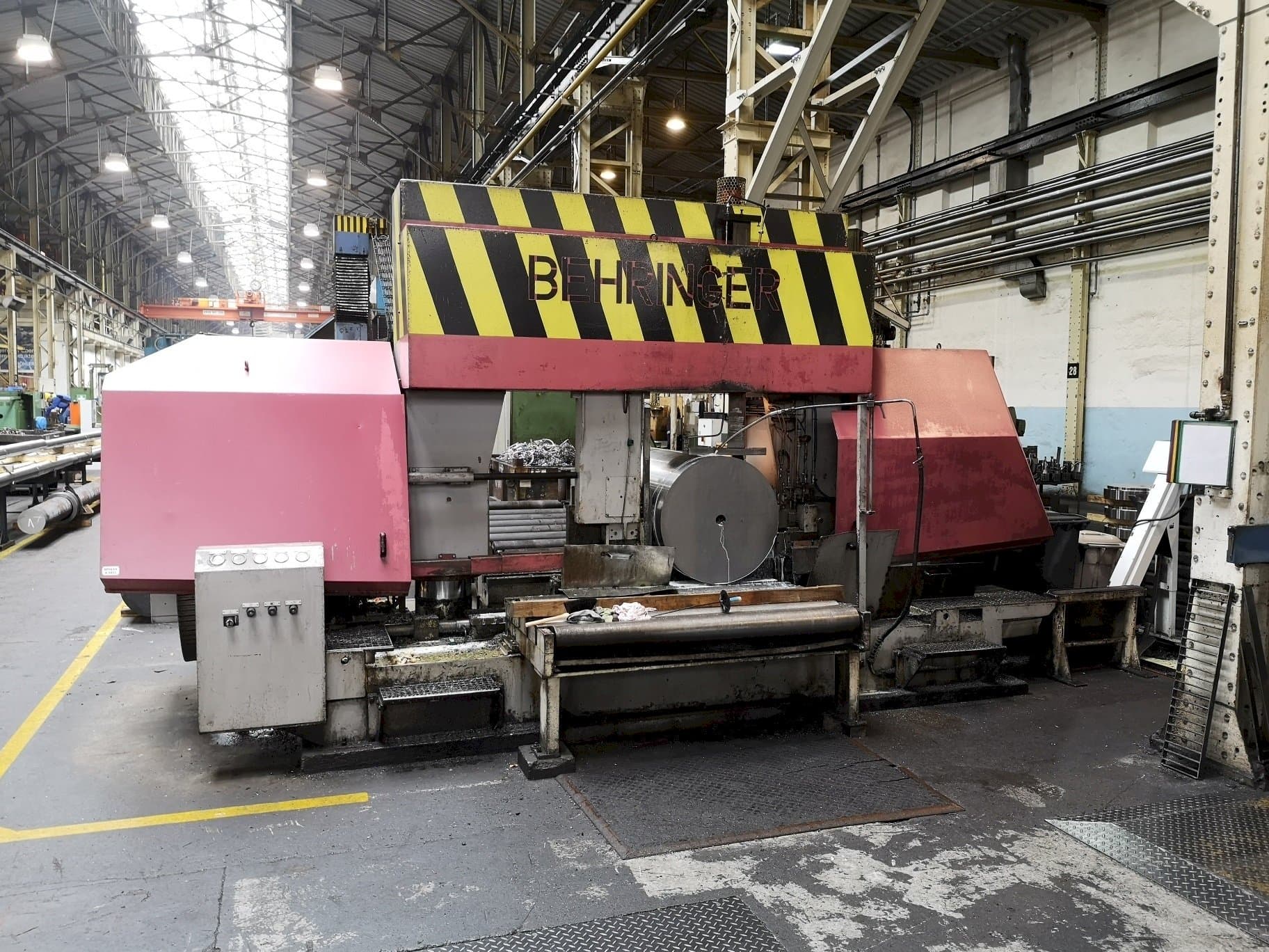 Vooraanzicht  van Behringer HBP1080/1700 A/CNC  machine