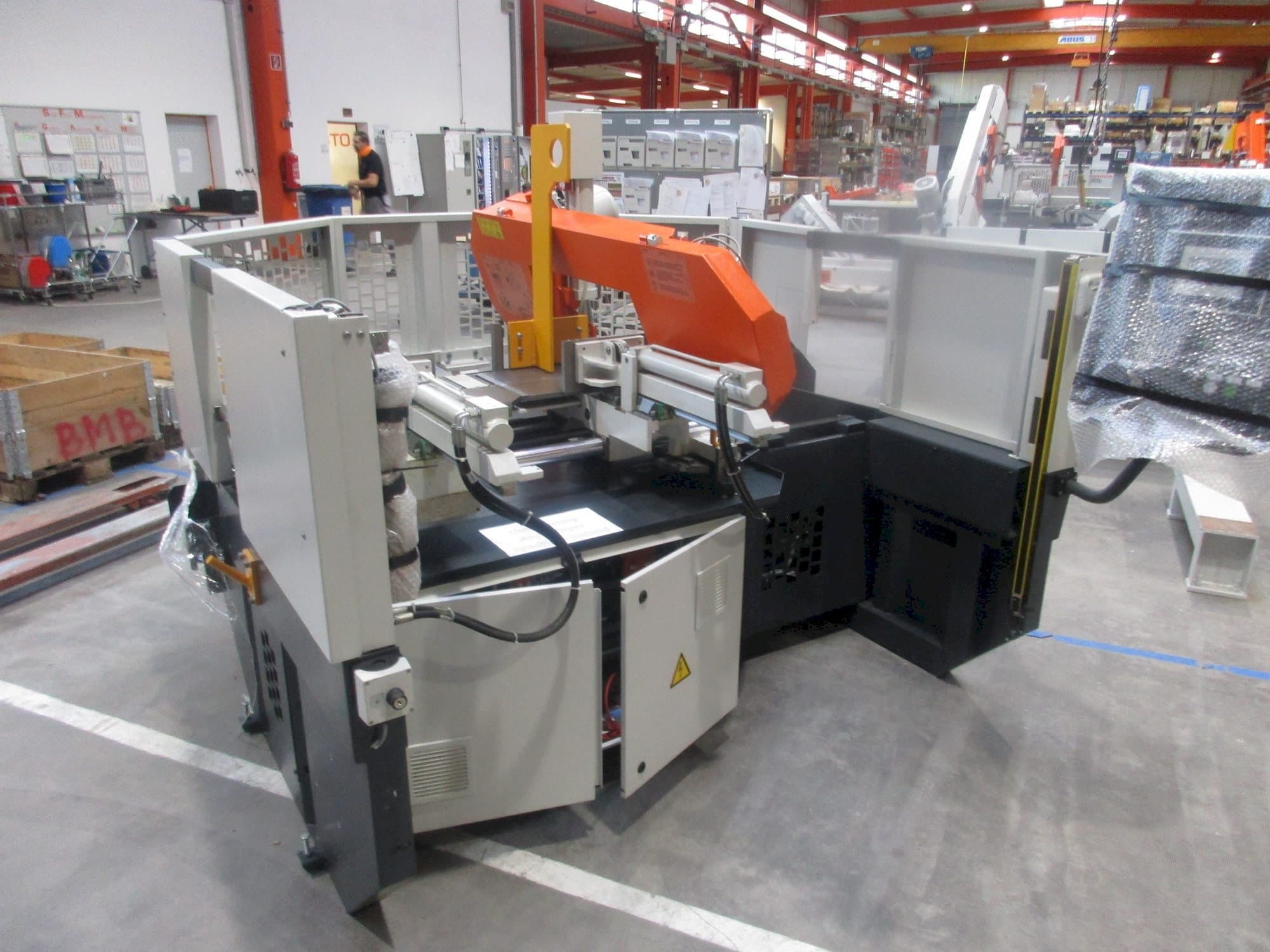 Vooraanzicht van KASTO micut A 2.6 machine