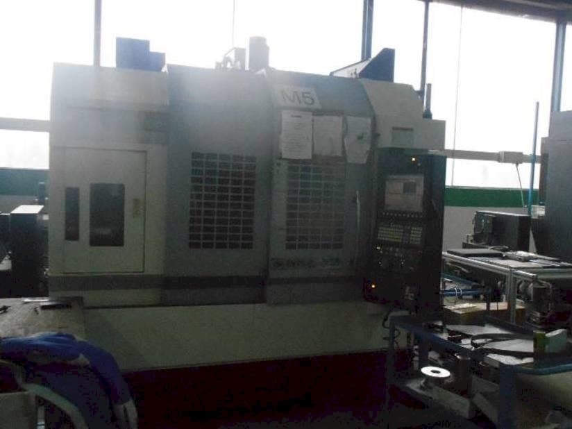 Vooraanzicht  van Okuma GENOS M560R-V  machine