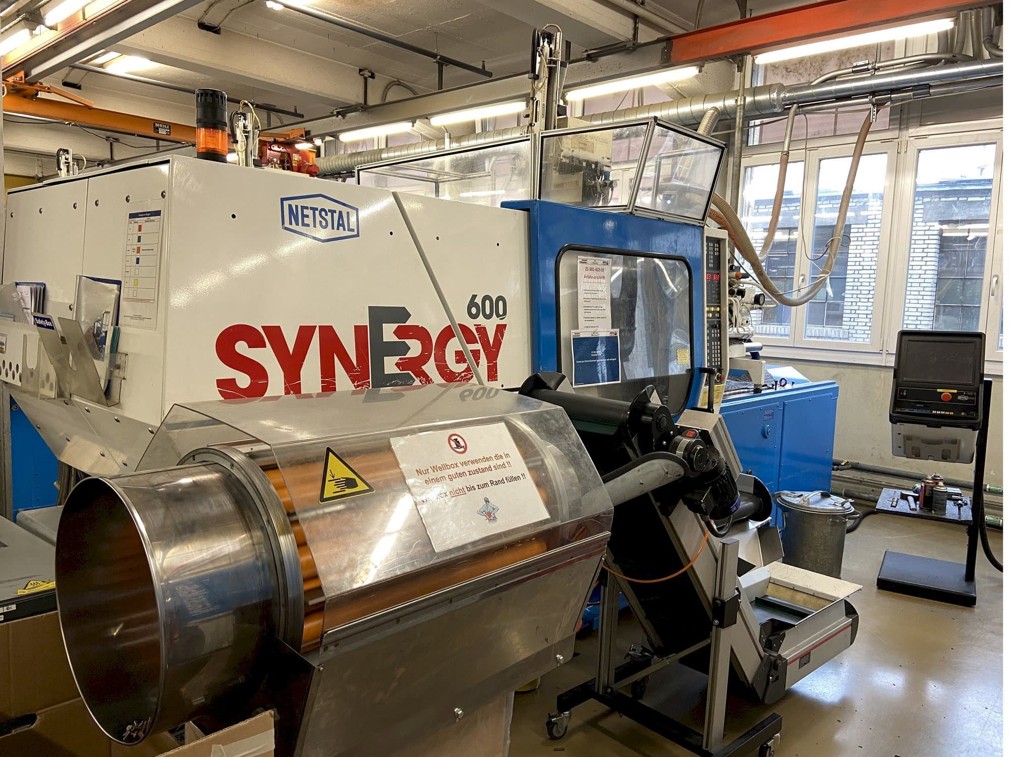 Vooraanzicht van Netstal SYNERGY 600-60 machine