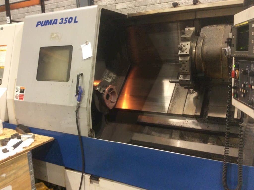 Vooraanzicht van DAEWOO Puma 350LB machine