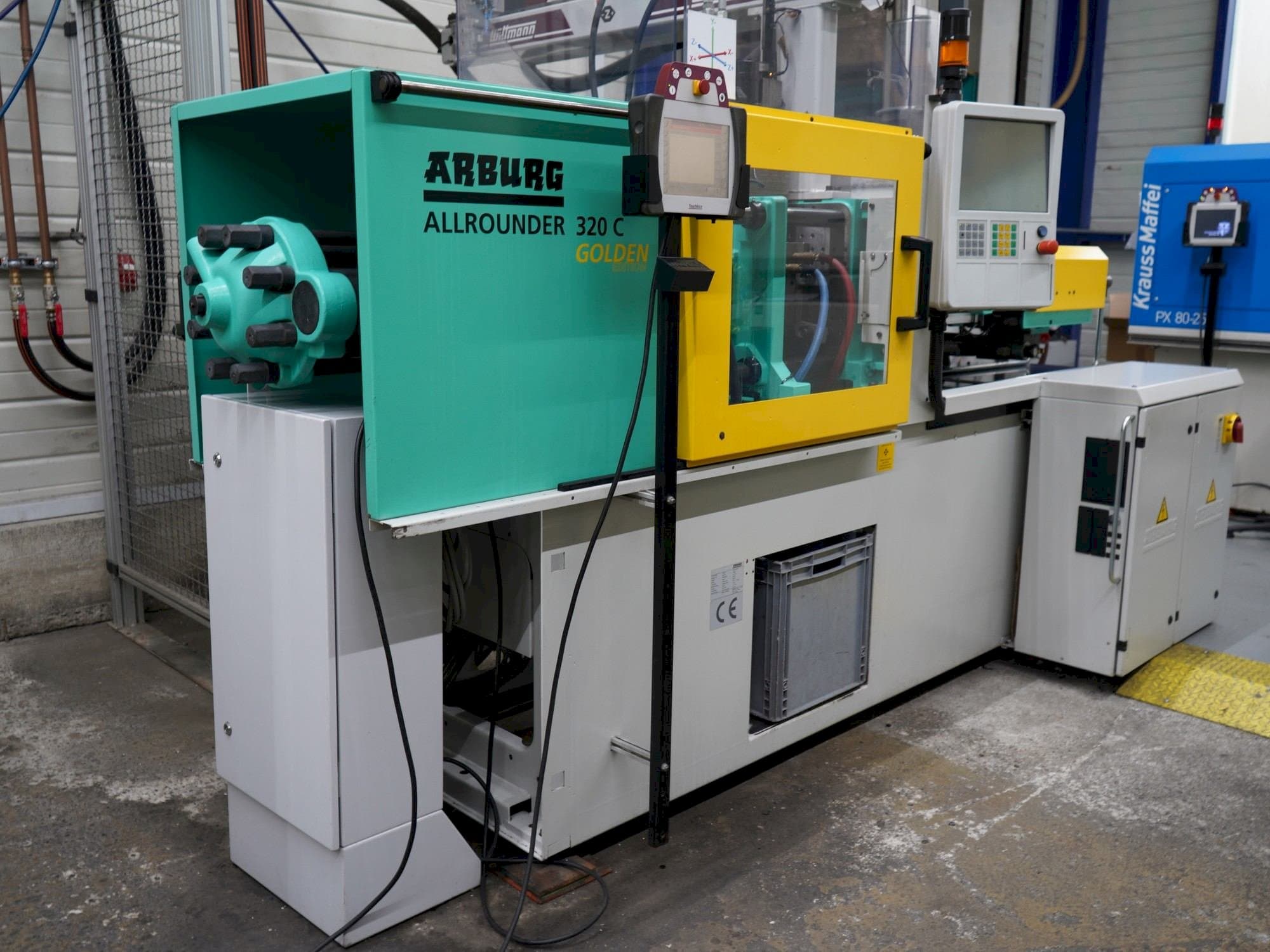 Vooraanzicht van Arburg 320C (500-170) machine