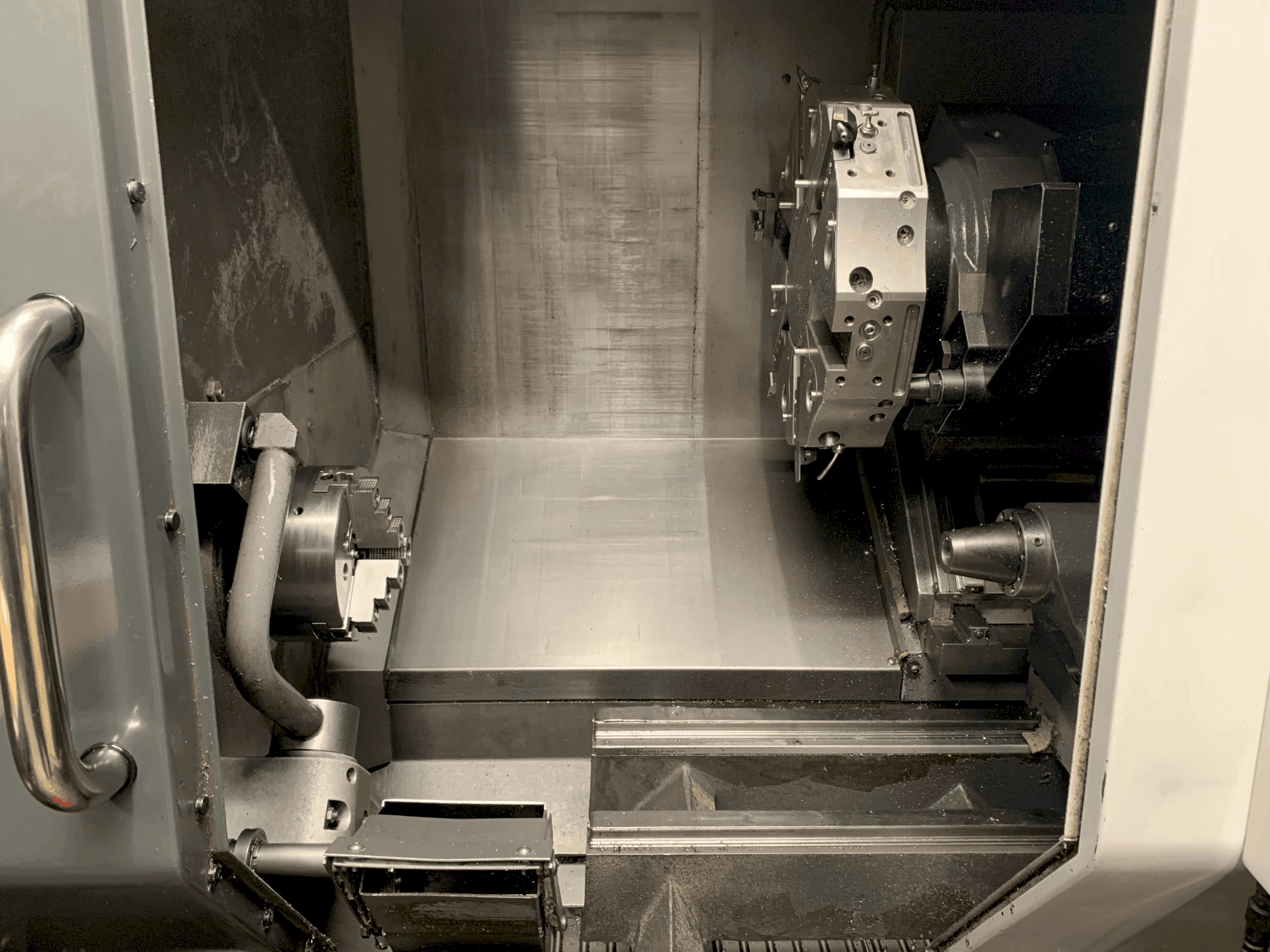 Vooraanzicht van HAAS ST-20Y machine