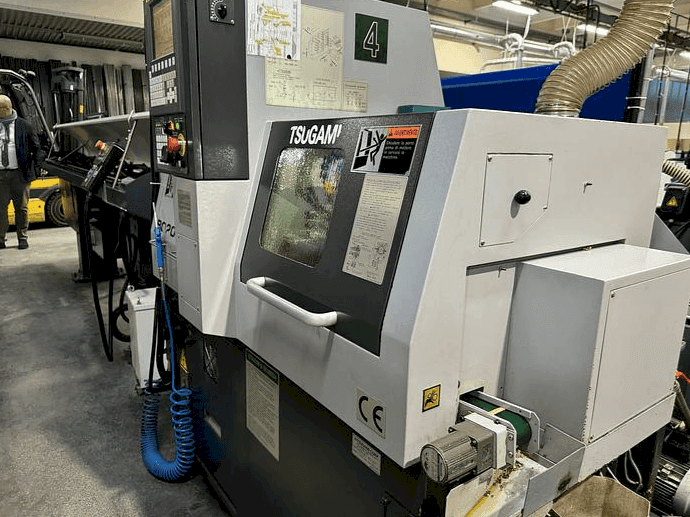 Vooraanzicht van TSUGAMI B0205E-II machine