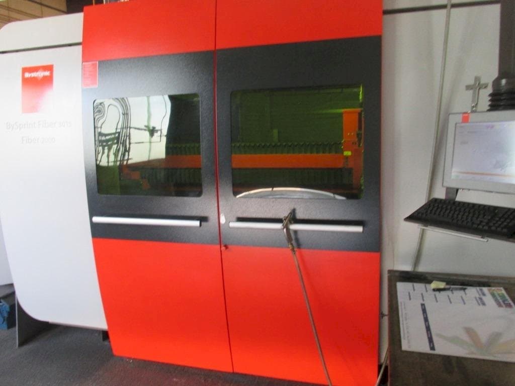 Vooraanzicht van Bystronic BySprint Fiber 3015 machine