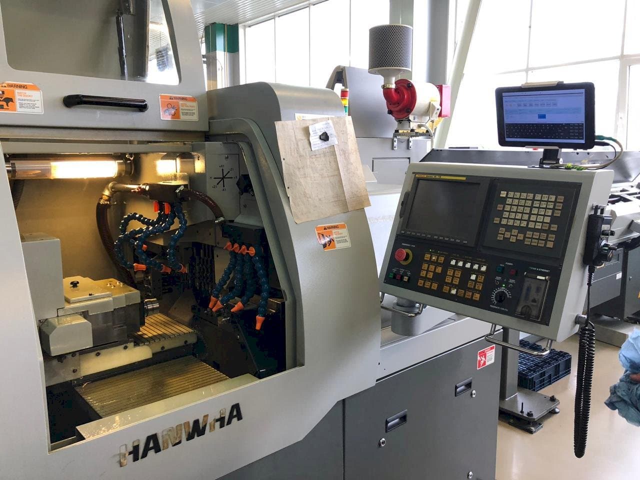 Vooraanzicht van Hanwha XD20H machine