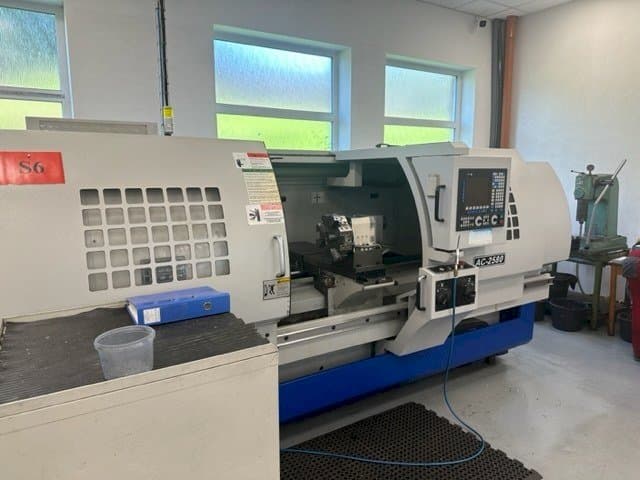 Vooraanzicht van MASCUT AC-2580 machine