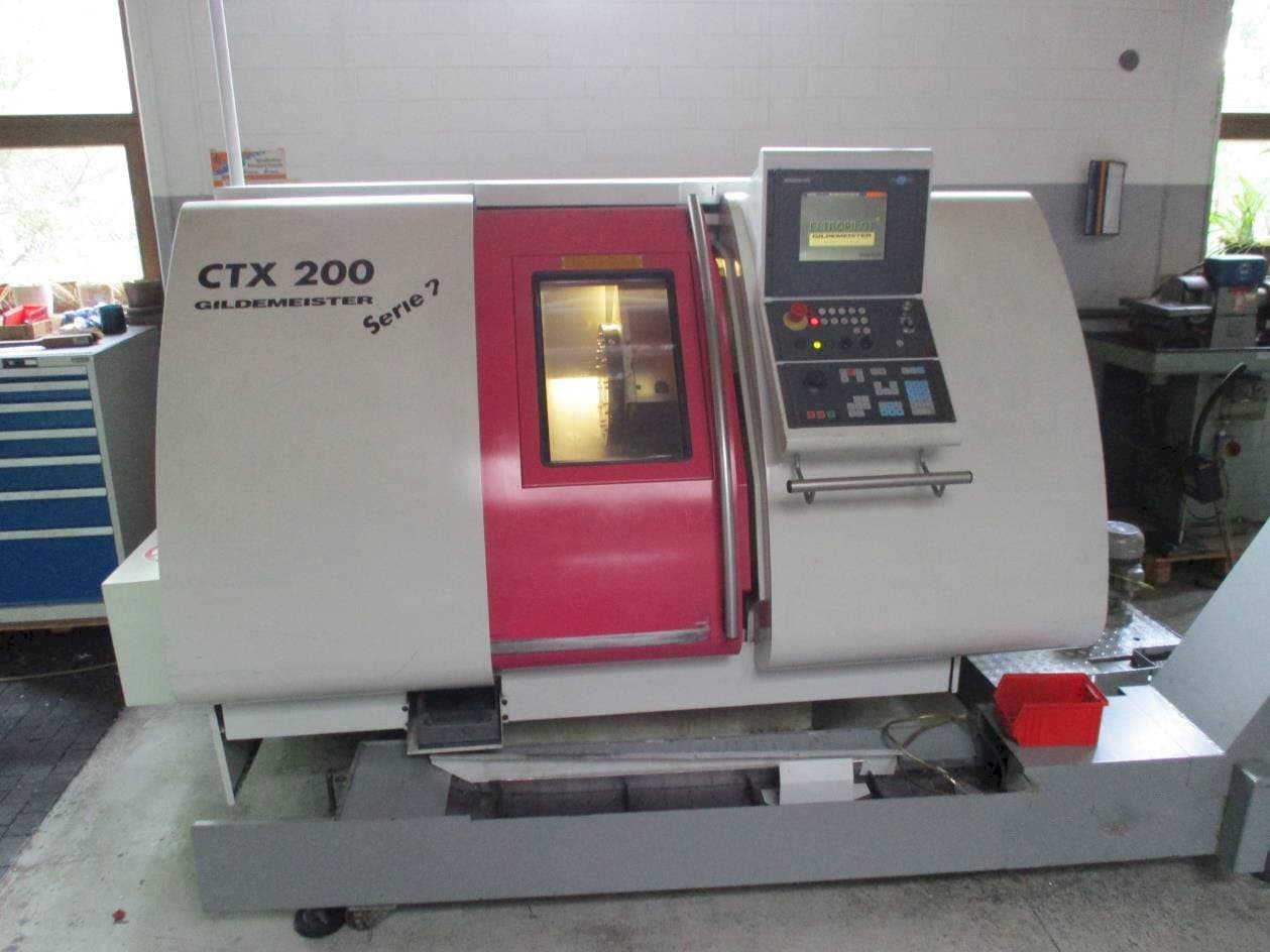 Vooraanzicht van Gildemeister CTX 200 machine