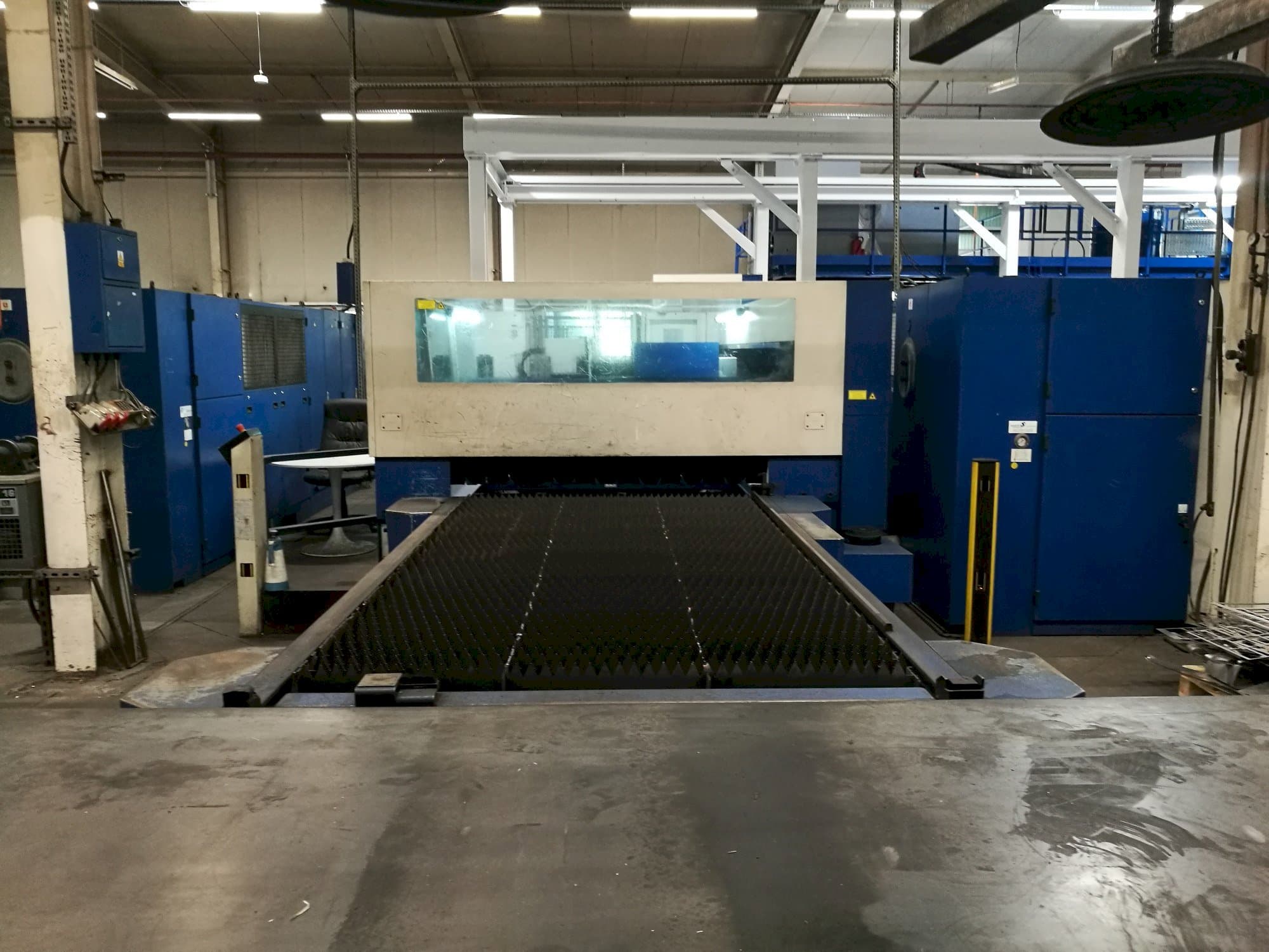 Vooraanzicht van Trumpf Trumatic L3050 machine