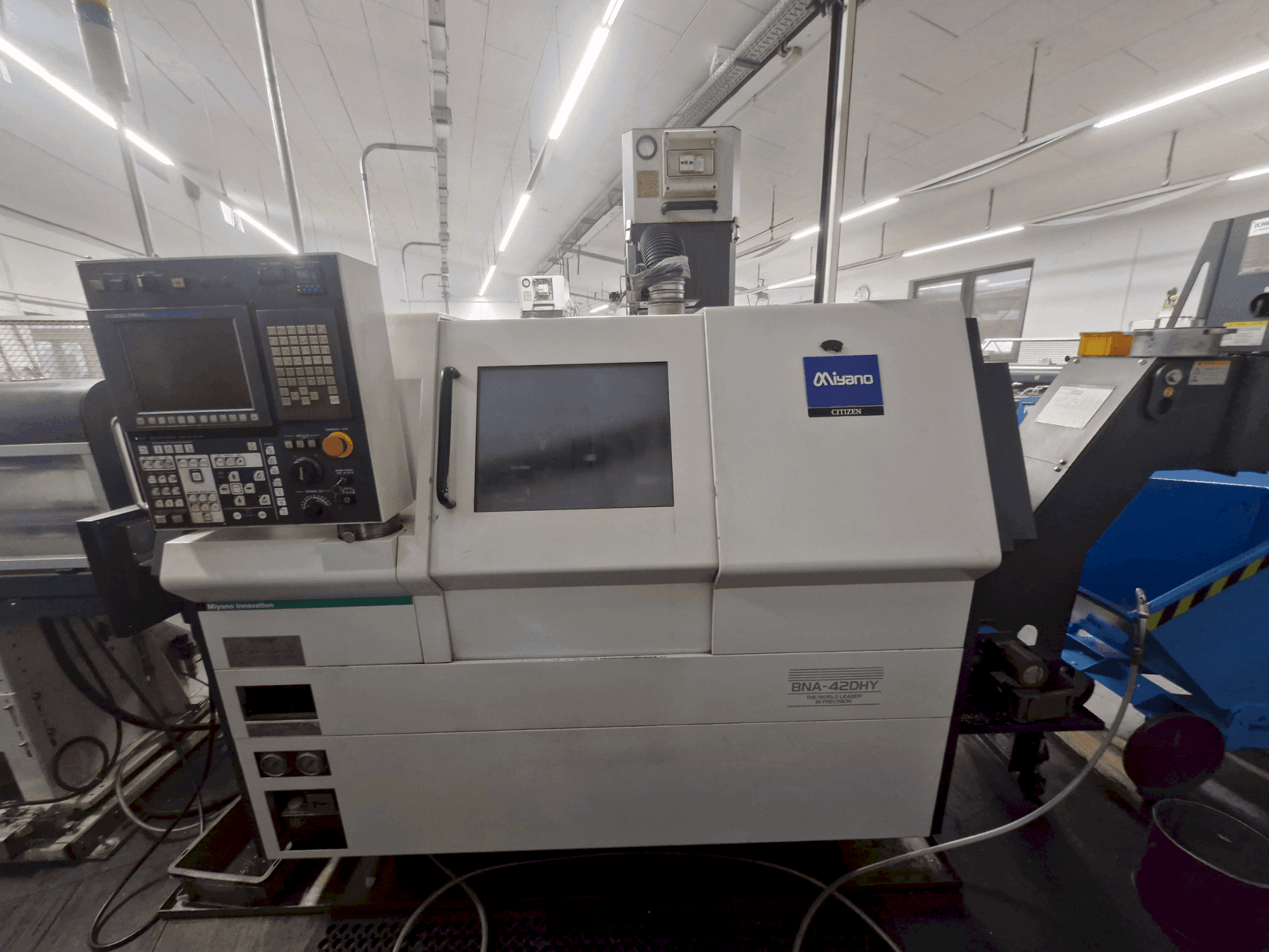 Vooraanzicht van Miyano BNA-42DHY machine