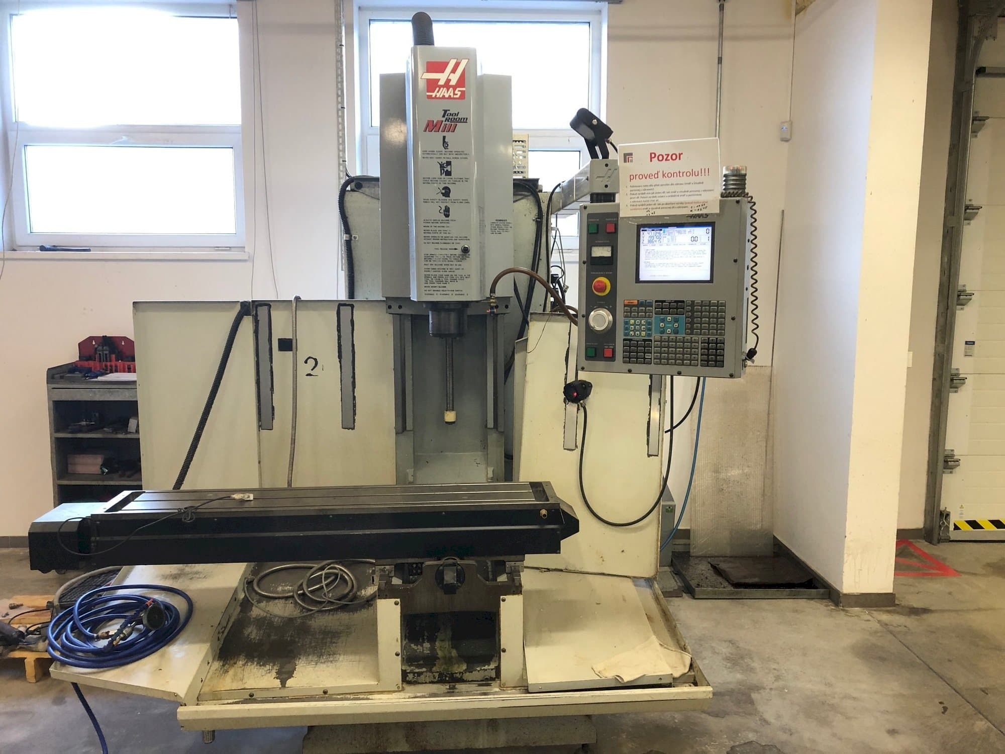 Vooraanzicht van HAAS TM-2HE machine