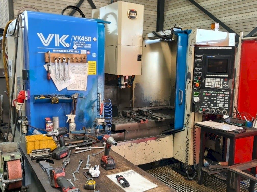 Vooraanzicht van HITACHI SEIKI VK45II machine