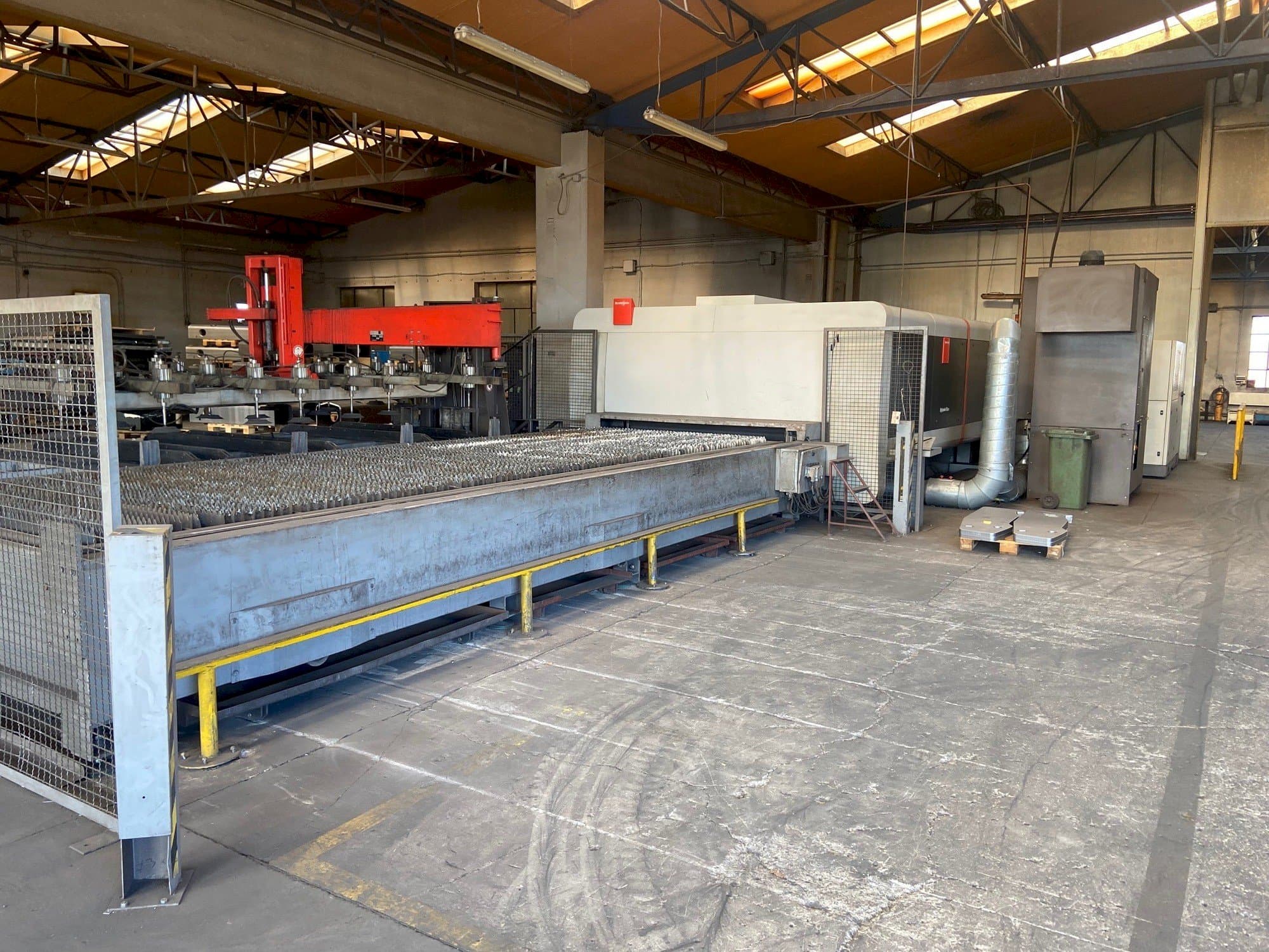 Vooraanzicht van Bystronic BySprint Fiber 6520 machine