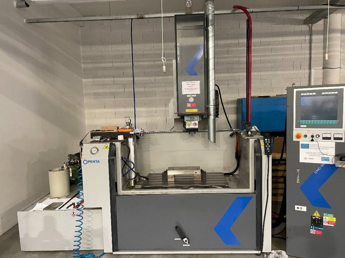 Vooraanzicht van PENTA 650G CNC machine