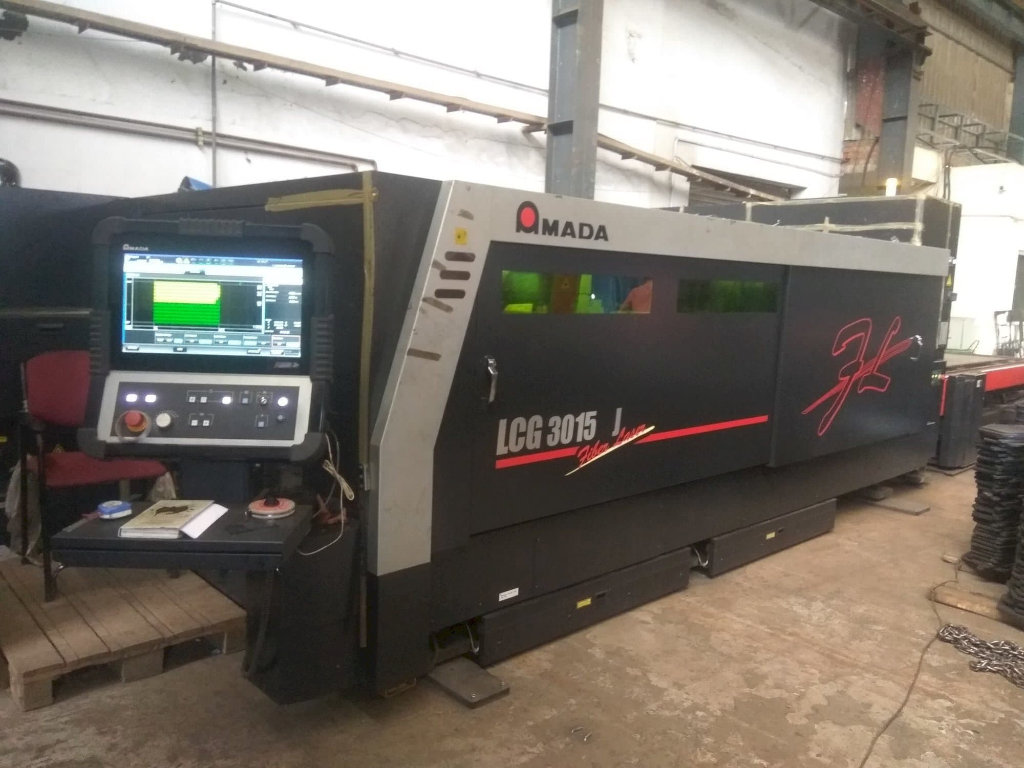 Vooraanzicht  van AMADA LCG3015AJ  machine