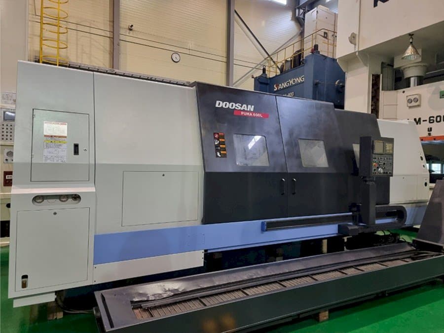 Vooraanzicht van Doosan Puma 600L machine