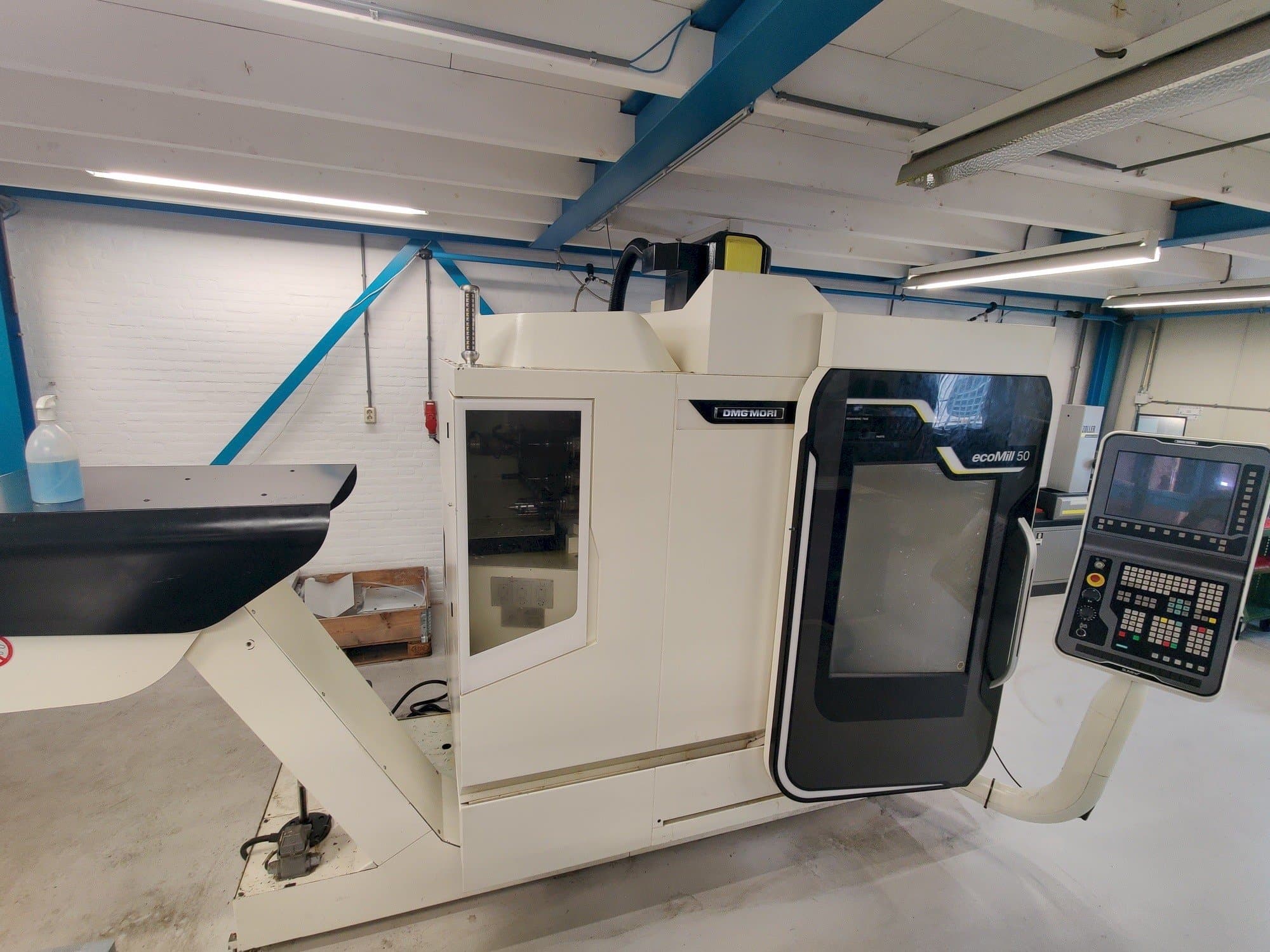 Vooraanzicht van DMG MORI DMU 50 ecoline machine