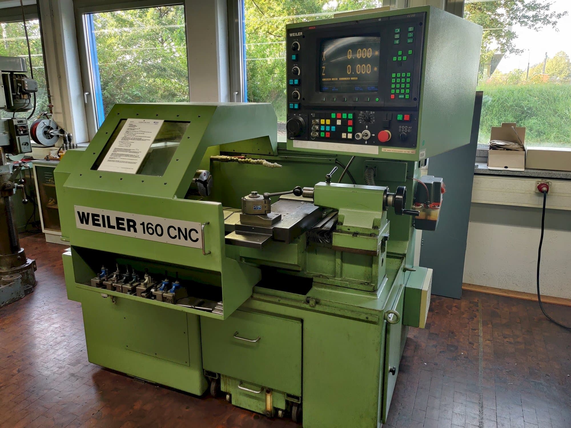 Vooraanzicht van Weiler 160 CNC machine