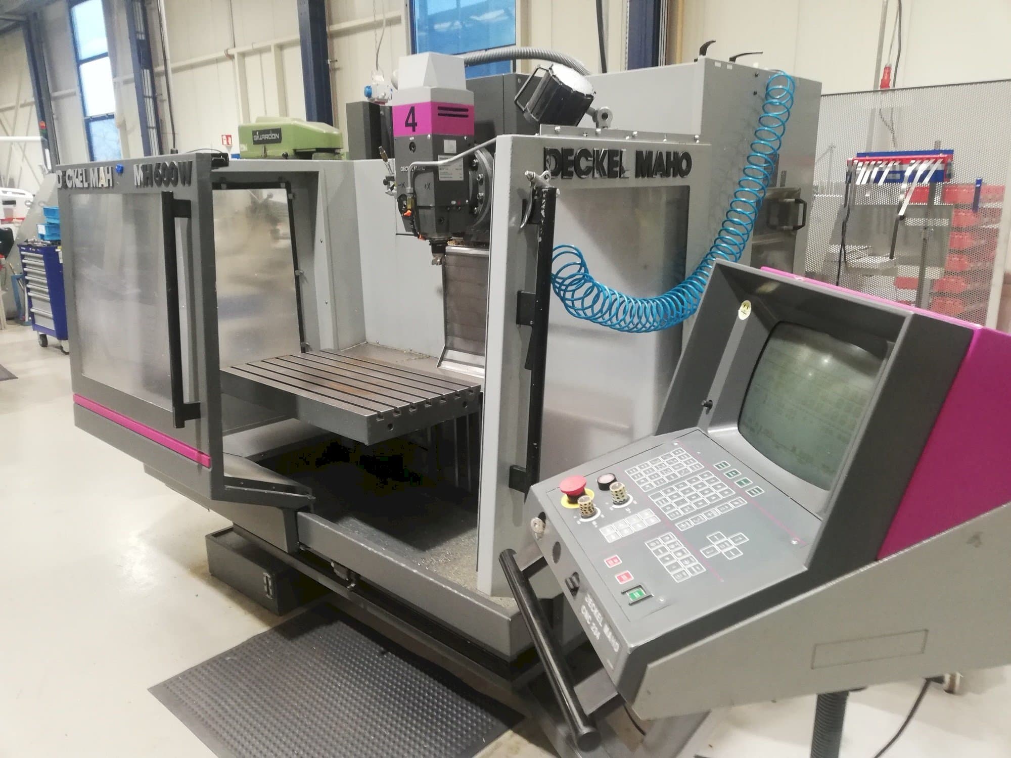 Vooraanzicht van DECKEL MAHO MH 600W machine