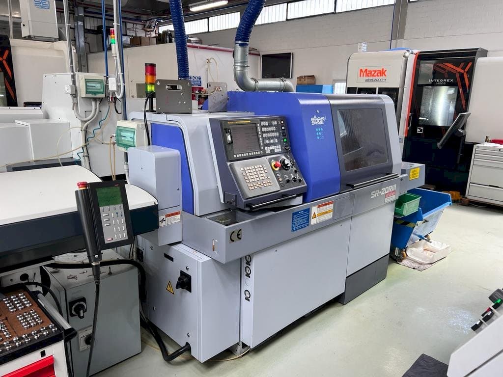 Vooraanzicht van Star SR-20RIII machine