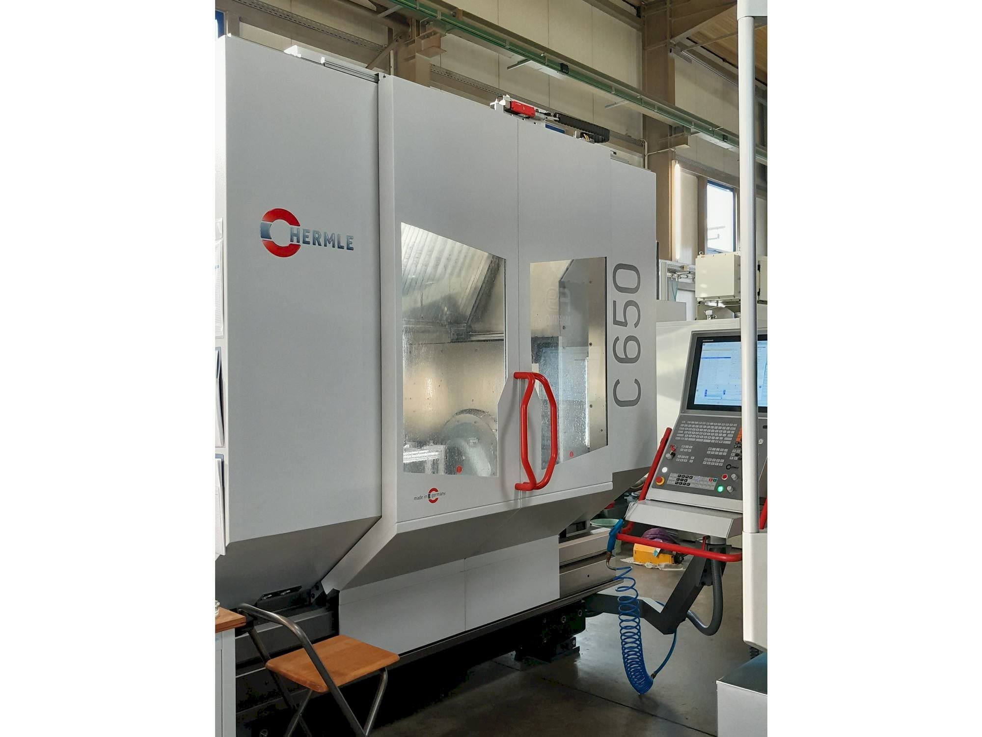 Vooraanzicht van HERMLE C650 U machine