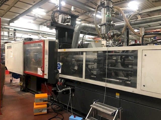 Vooraanzicht van FERROMATIK MILACRON K320 machine