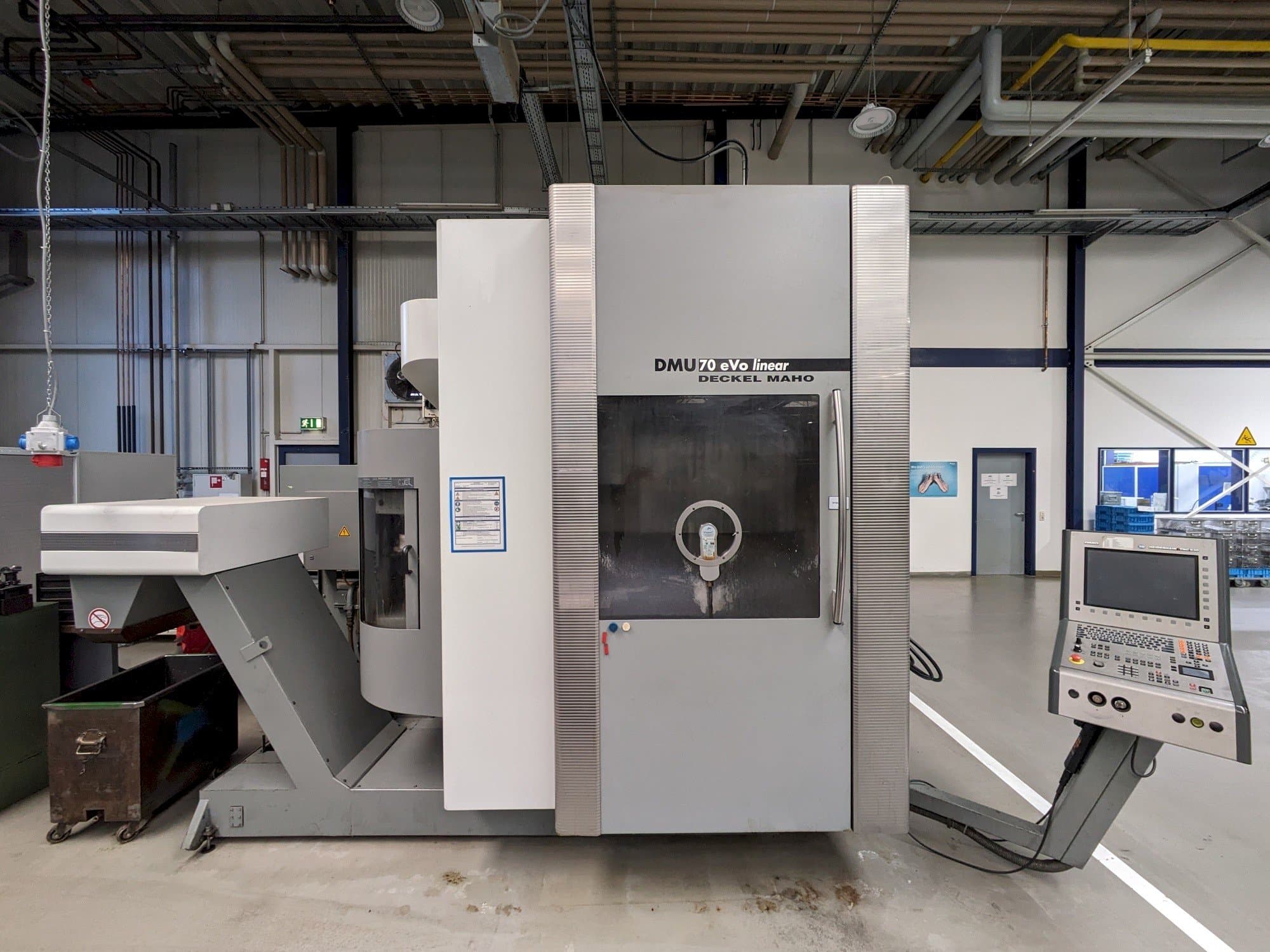 Vooraanzicht van DECKEL MAHO DMU70 eVo linear machine