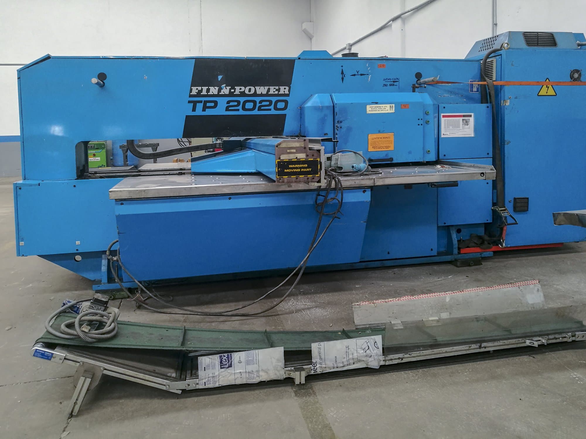 Vooraanzicht van Finn-Power TP 2020 machine