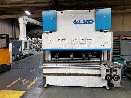Vooraanzicht  van LVD PPEB 100/25 MNC  machine
