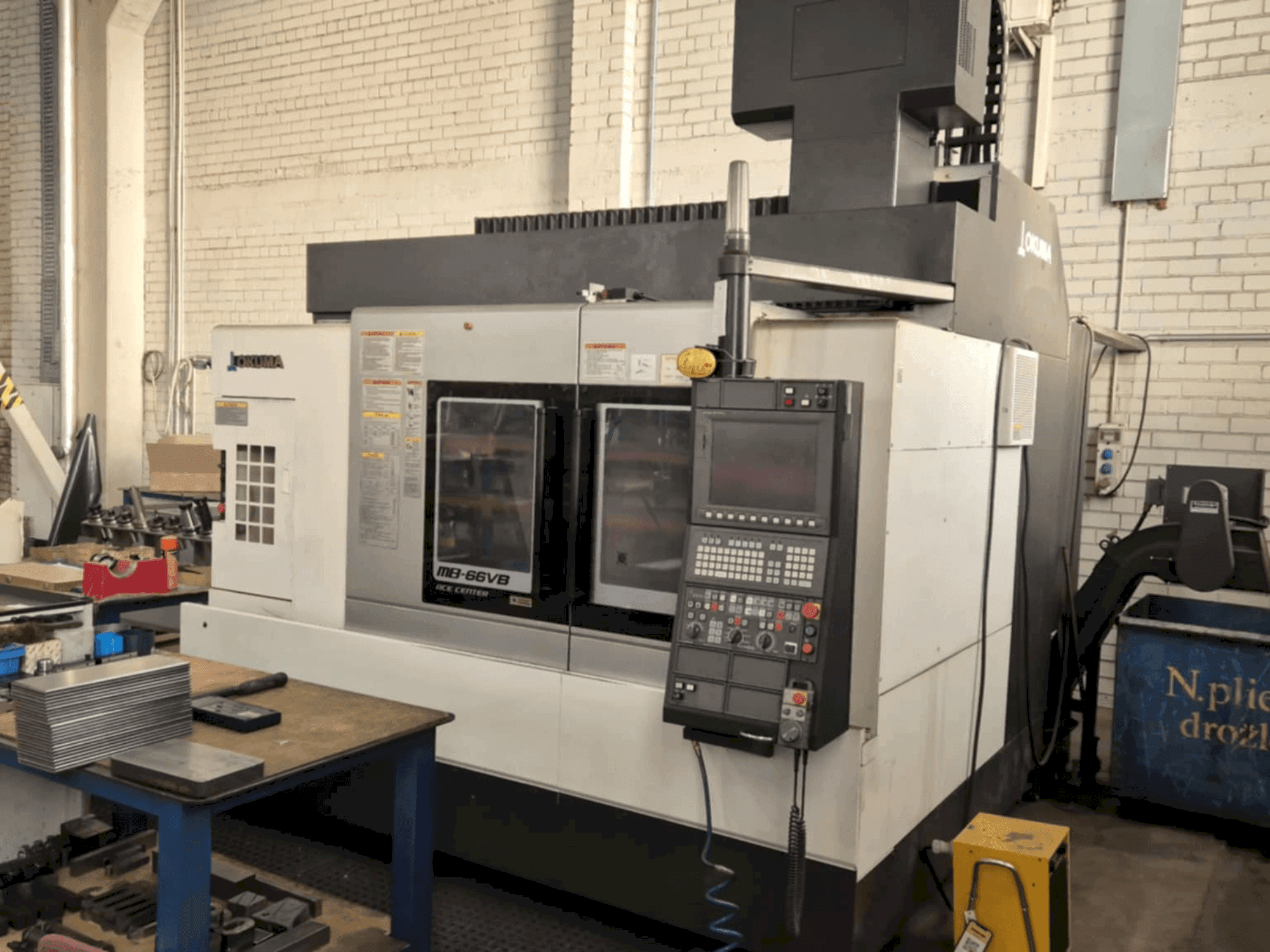 Vooraanzicht van Okuma MB-66VB machine