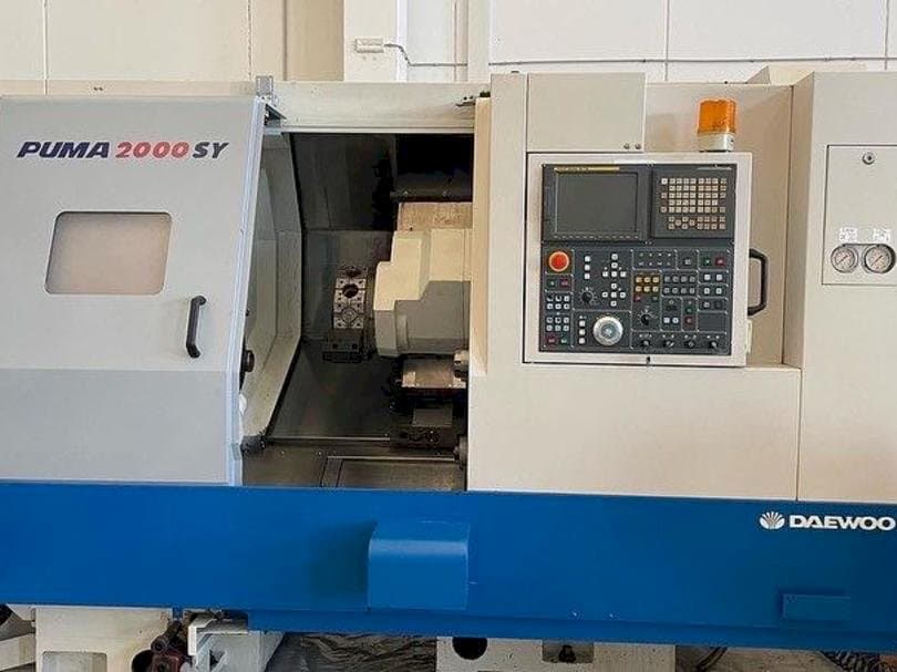 Vooraanzicht van Doosan Puma 2000SY machine