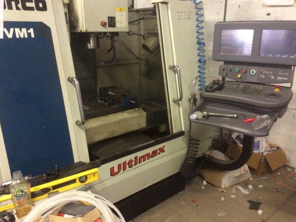 Vooraanzicht van Hurco VM 1 machine