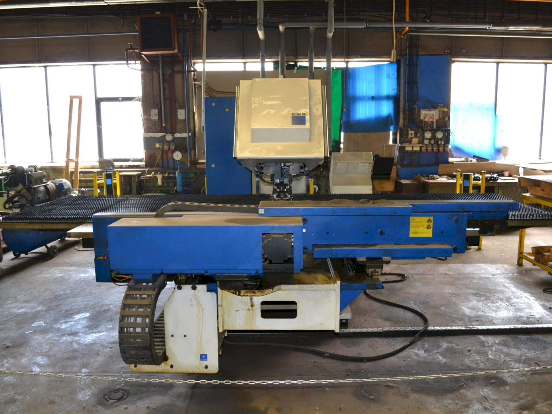Vooraanzicht van Trumpf Trumatic 2000R machine