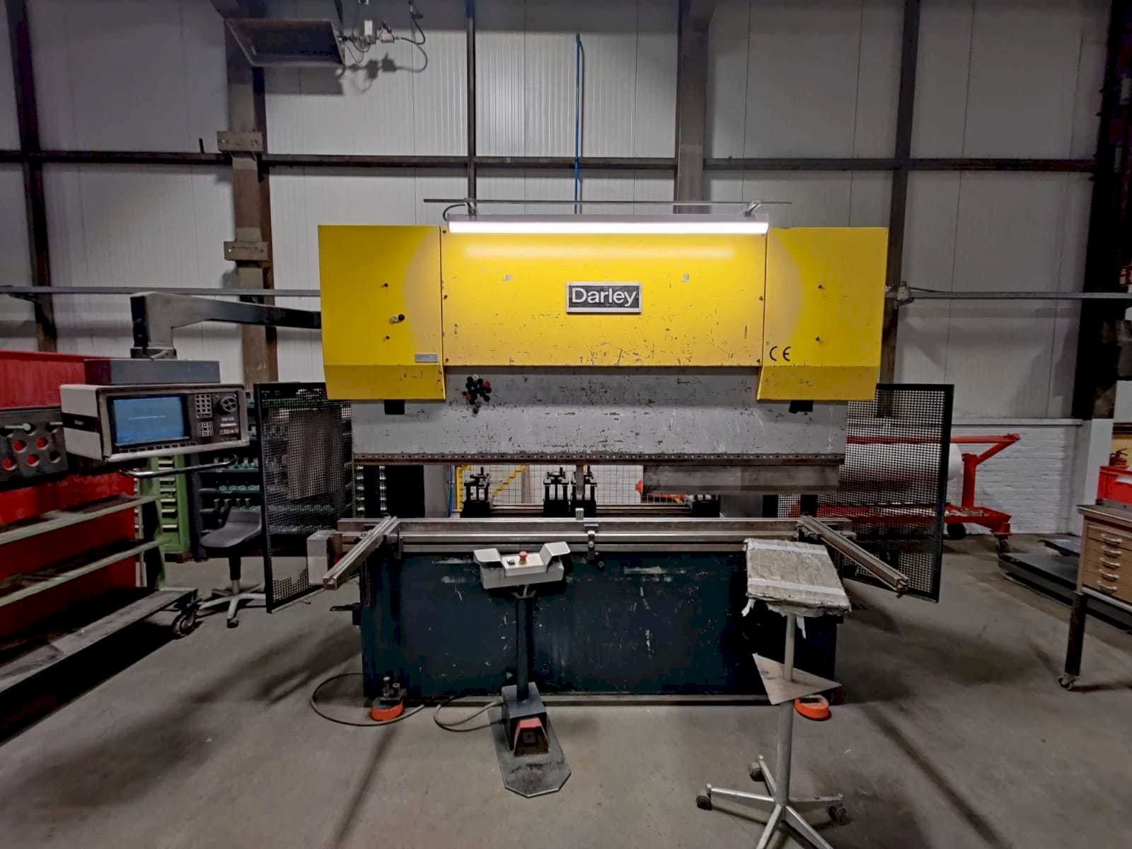 Vooraanzicht van Darley EHP 80 25/20 machine