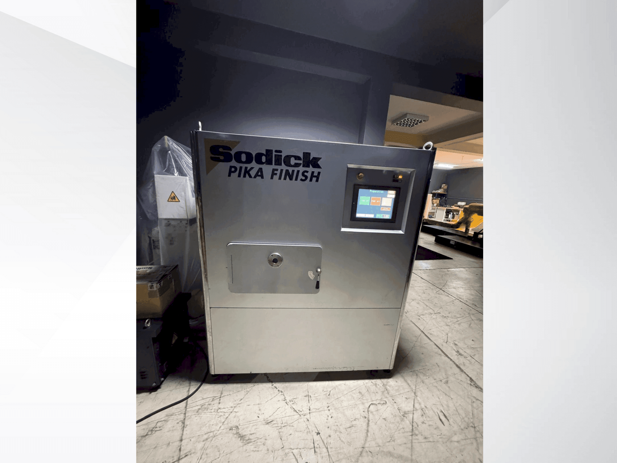 Vooraanzicht van Sodick Picka PF-32A machine