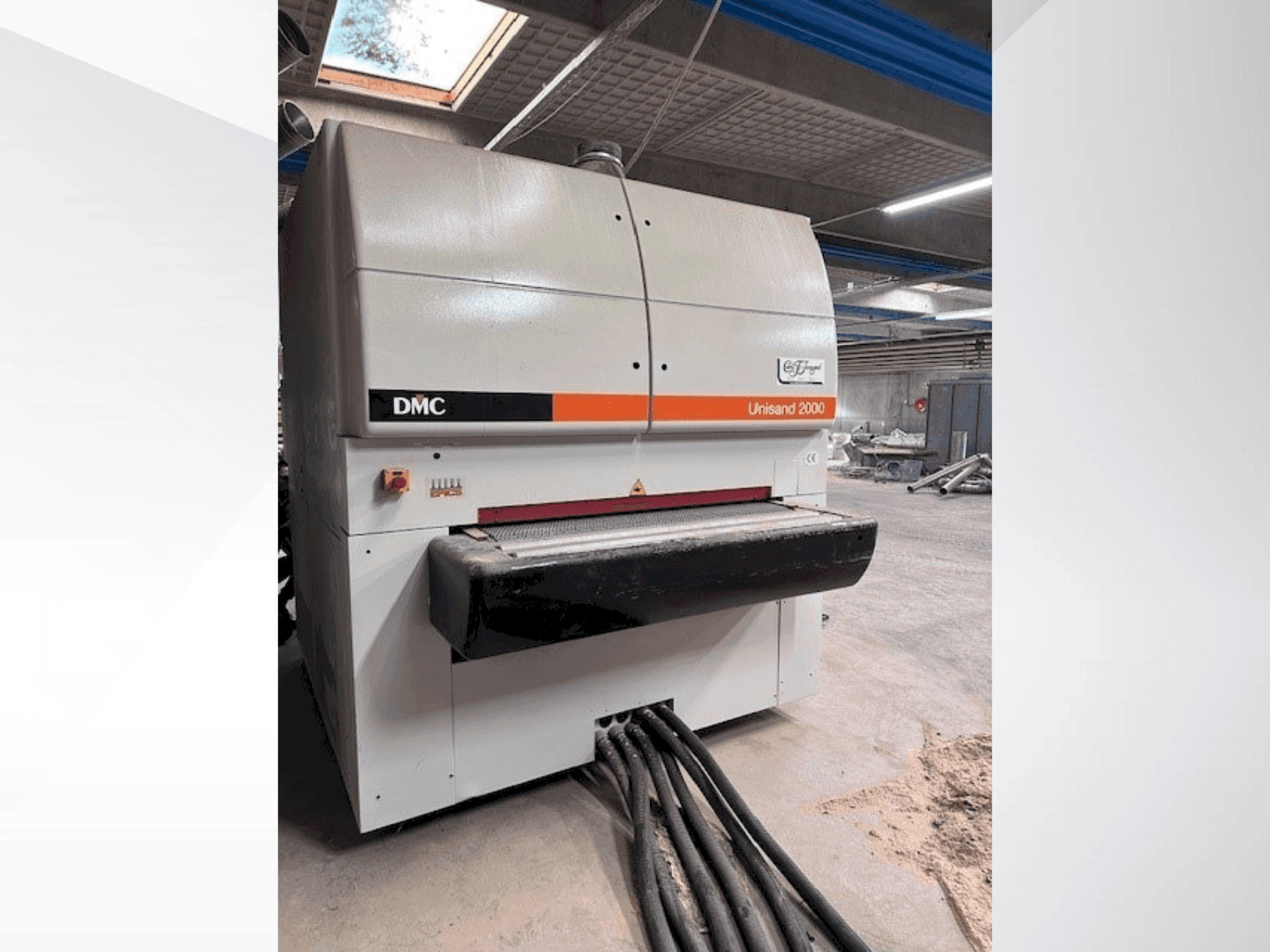 Vooraanzicht  van DMC US 2000 M4  machine