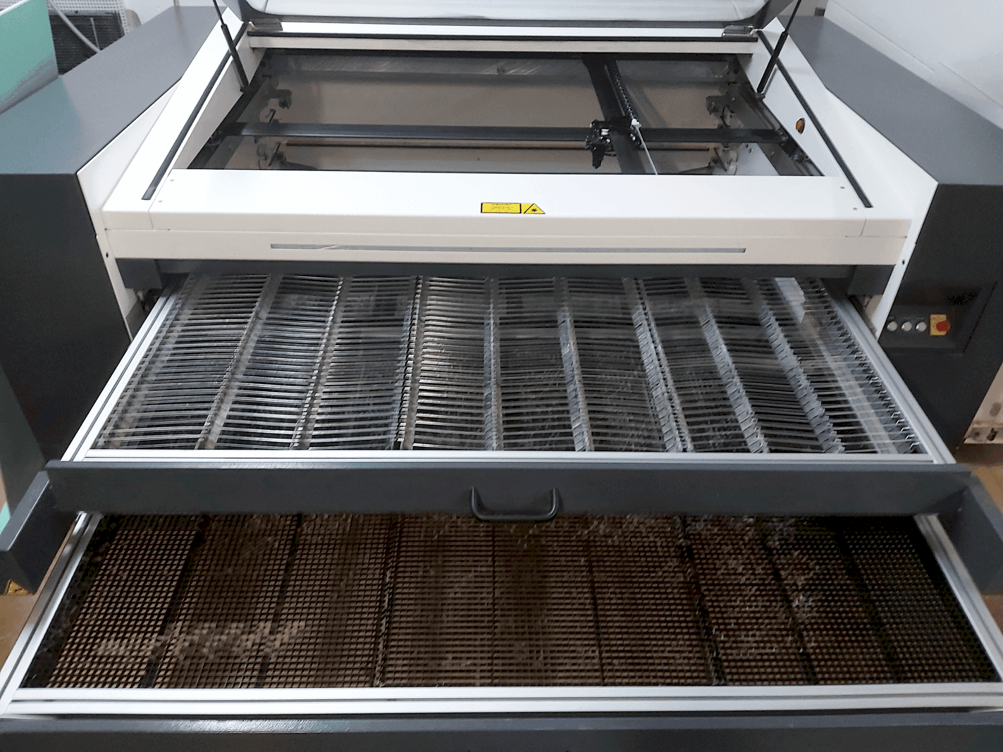 Vooraanzicht  van SEI SPA X-Type 1610  machine