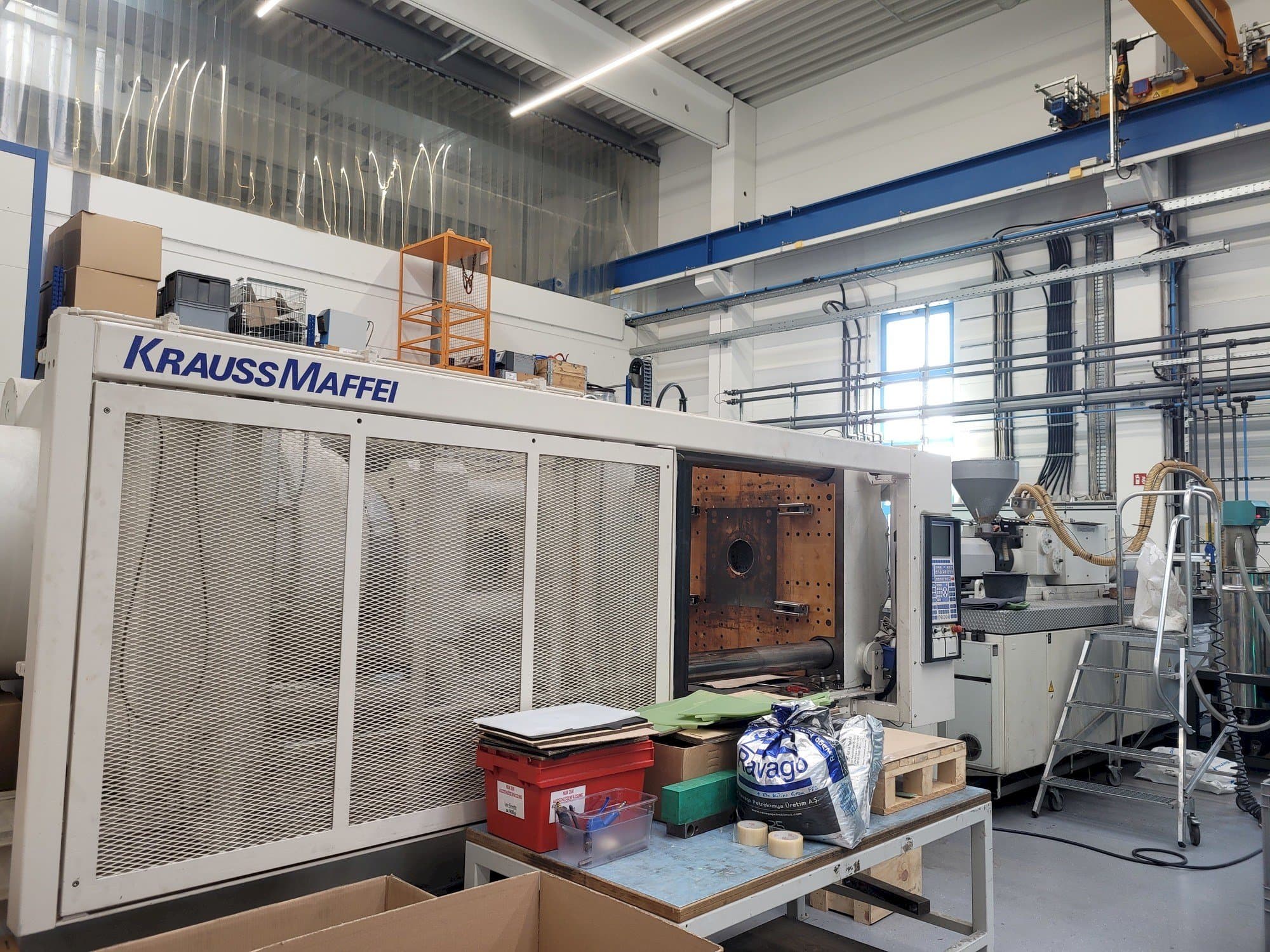 Vooraanzicht van Krauss Maffei 650-4350BM-MC4 machine