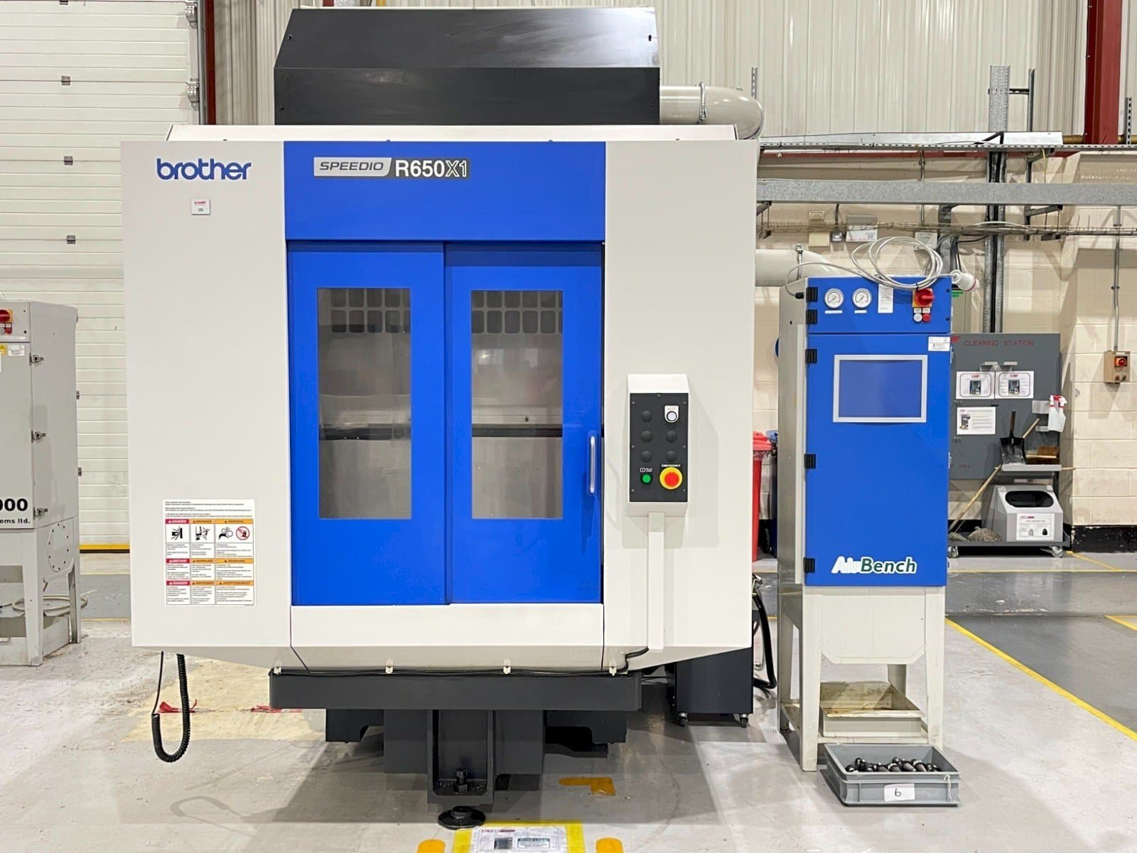 Vooraanzicht van Brother SPEEDIO R650X1 machine