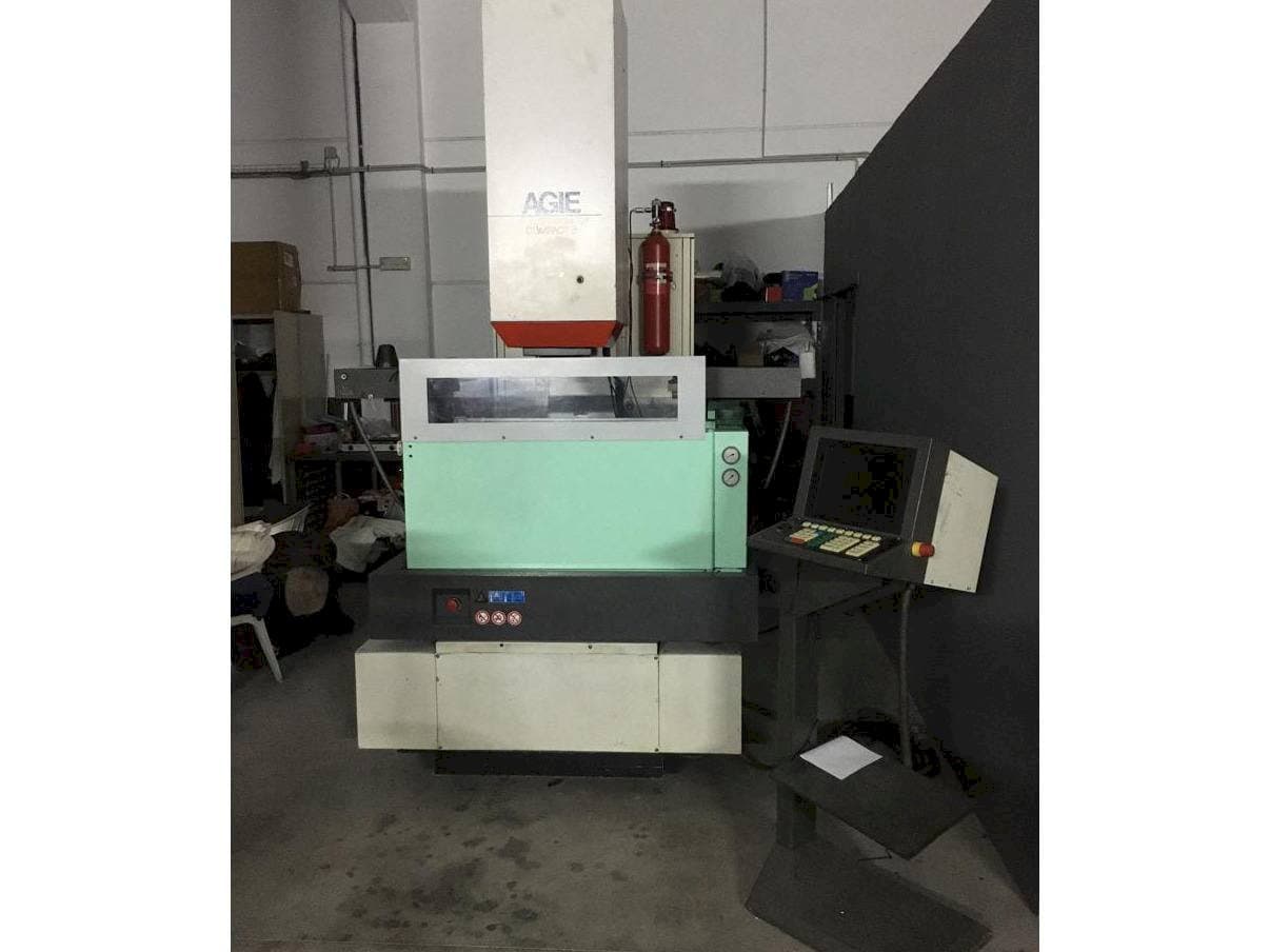 Vooraanzicht van AGIE Agietron Compact 3 machine