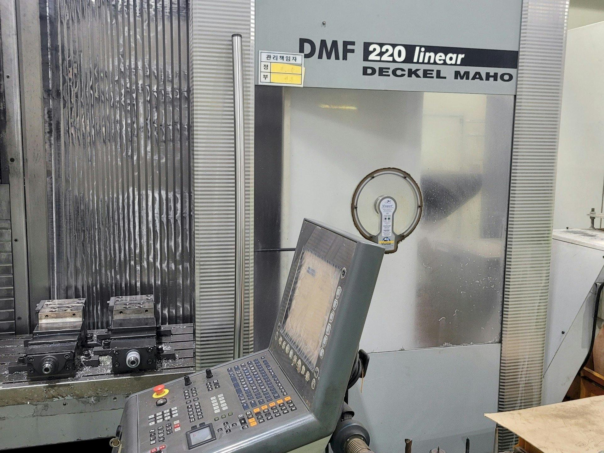 Vooraanzicht  van DECKEL MAHO DMF 220 Linear  machine