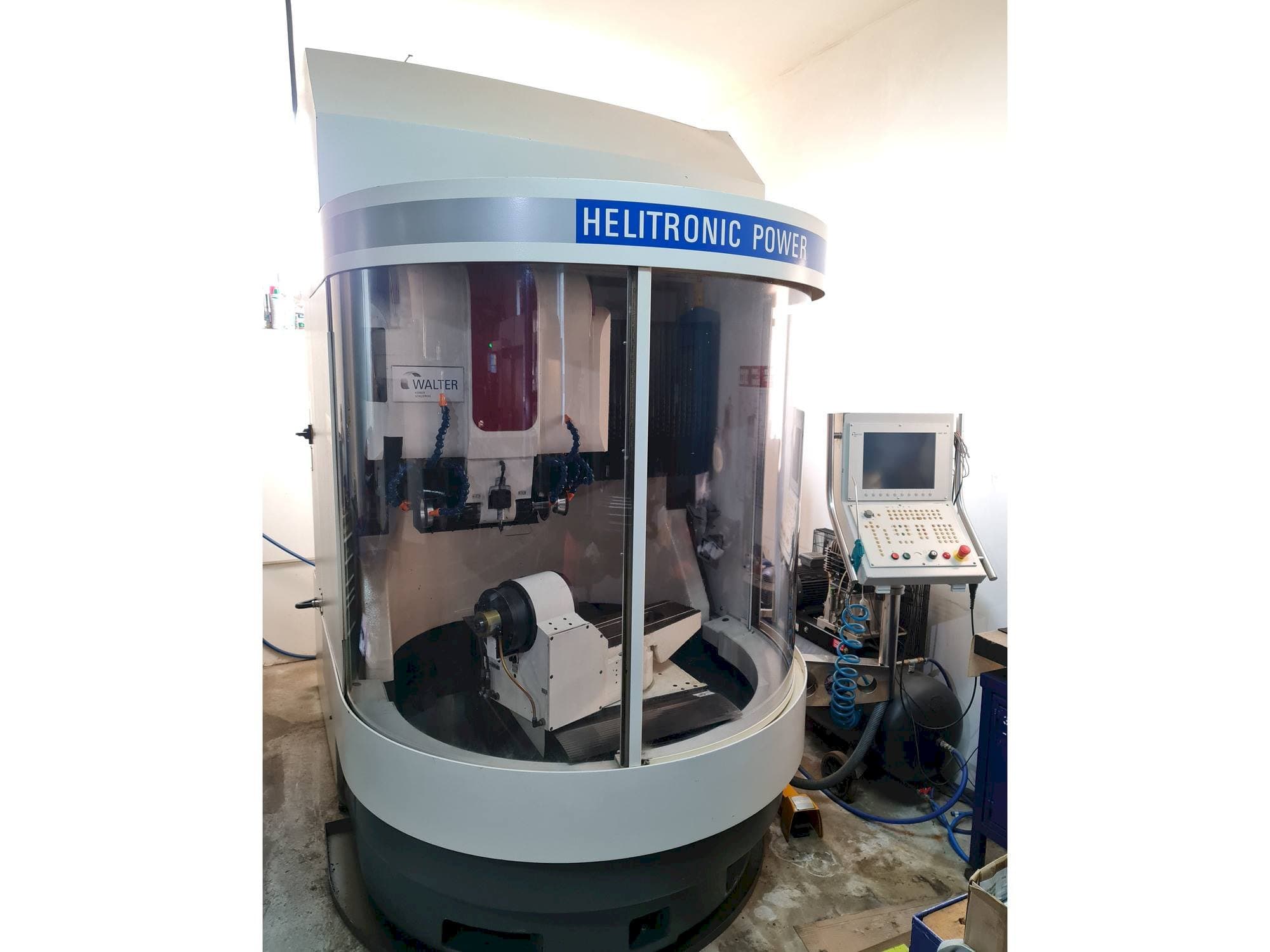 Vooraanzicht van Walter HELITRONIC POWER machine
